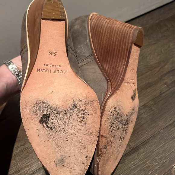 Cole Haan Balthasar Nubuck Bootie
In Greystone 5.5 - Picture 6 of 6